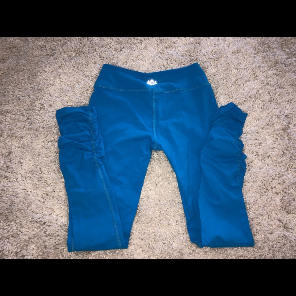 Beyond yoga leggings size medium